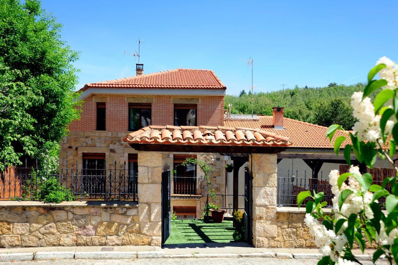 Lagunas De Urbion Landhaus *